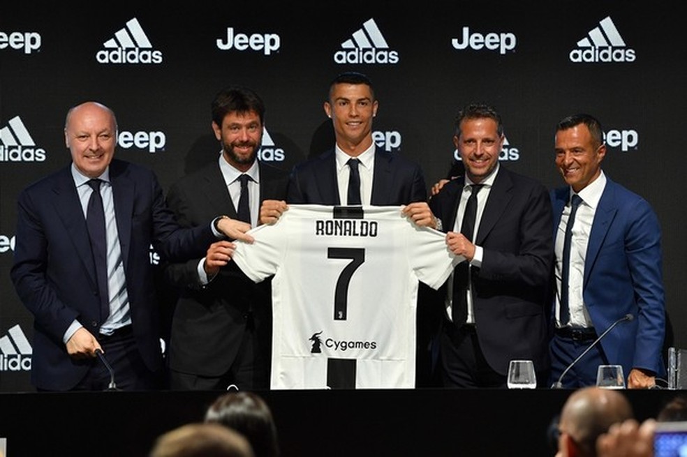 Cristiano Ronaldo é apresentado na Juventus em julho de 2018 (Foto: Getty Imagens) — Foto: Auto Esporte