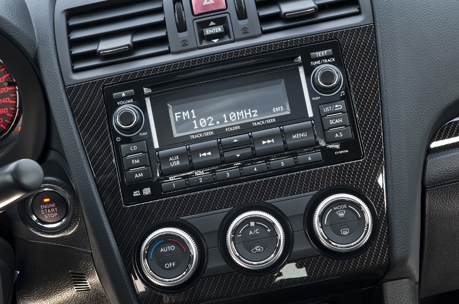 Rádio do modelo fotografado dará lugar a uma central multimídia sensível ao toque com GPS 