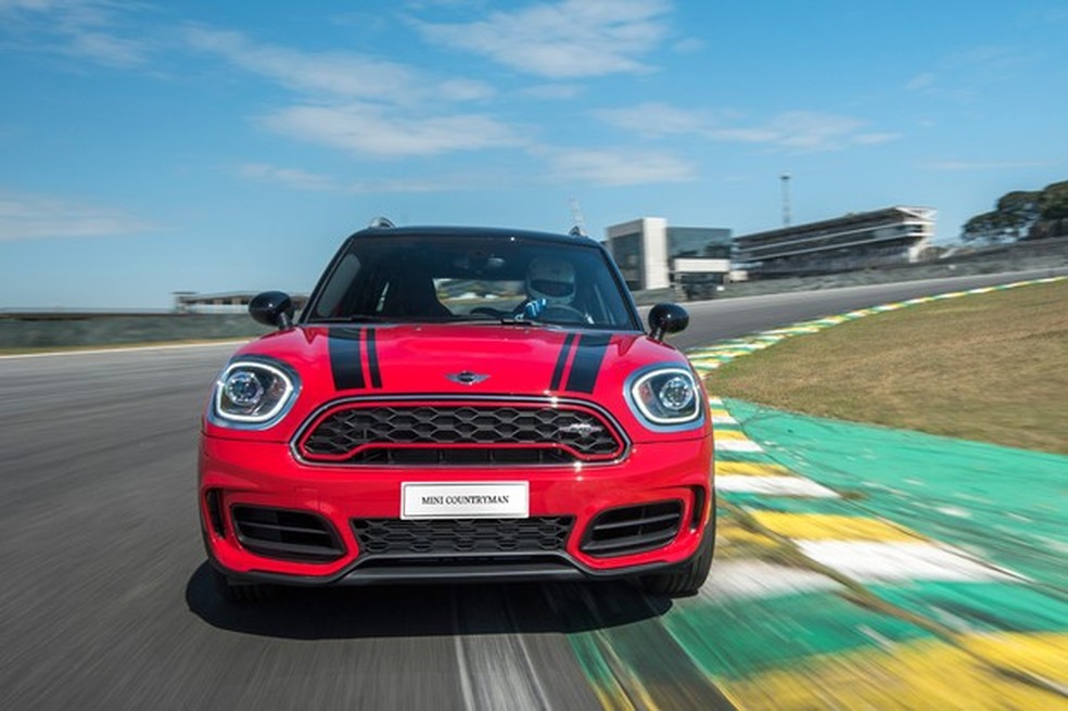 Testado rapidamente no autódromo de Interlagos, Countryman justifica a sigla JCW (Foto: Divulgação) — Foto: Auto Esporte