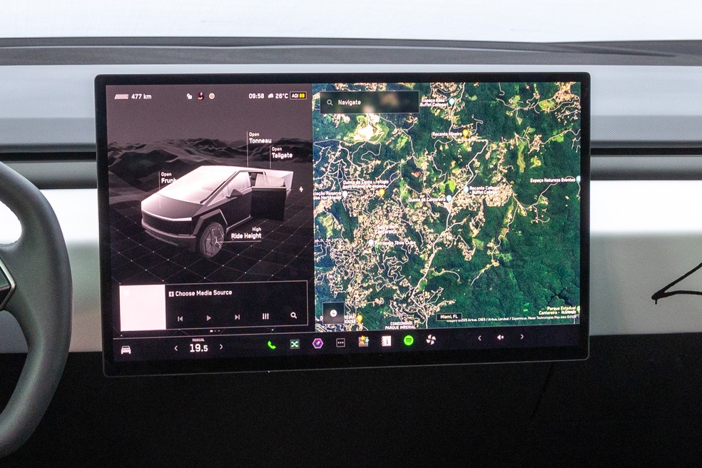 Sistema da Tesla não traz conexão com Android Auto e Apple CarPlay  — Foto: Renato Durães/Autoesporte
