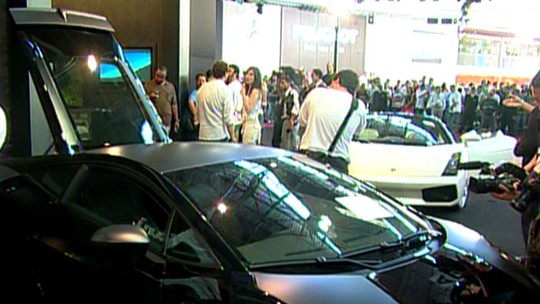 Homem compra Lamborghini de R$ 1,6 milhão com verba de ajuda contra o coronavírus, diz justiça americana
