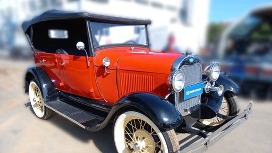 Leilão oferece raridades como calhambeque Ford e picape Chevrolet antiga - e é no Brasil