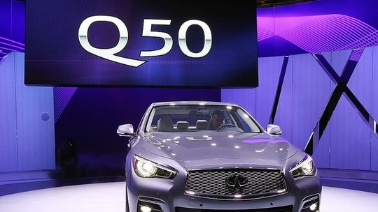 Infiniti revela Q50, que será importado em 2014