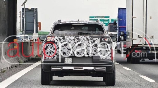 Flagra: novo SUV de 7 lugares da Fiat surge em testes e estreia em 2027