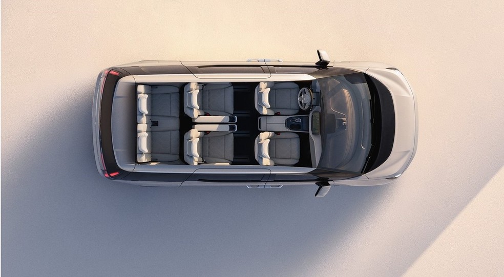 Volvo EM90 é vendida na disposição interna 2+2+2 — Foto: Divulgação