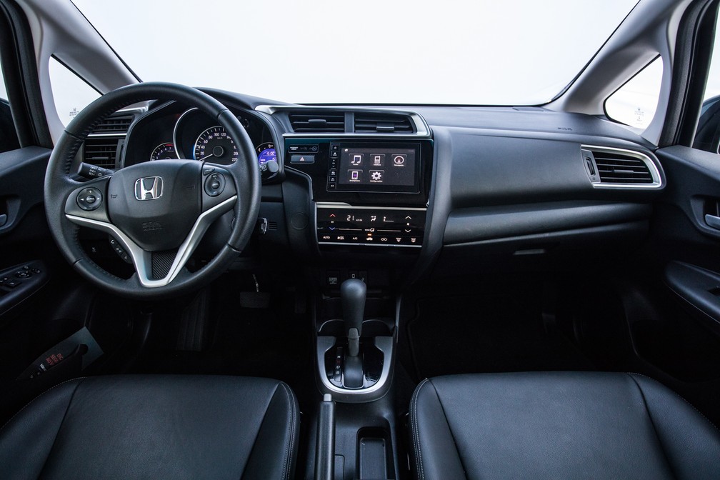 Interior do Honda Fit — Foto: Celso Tavares/G1
