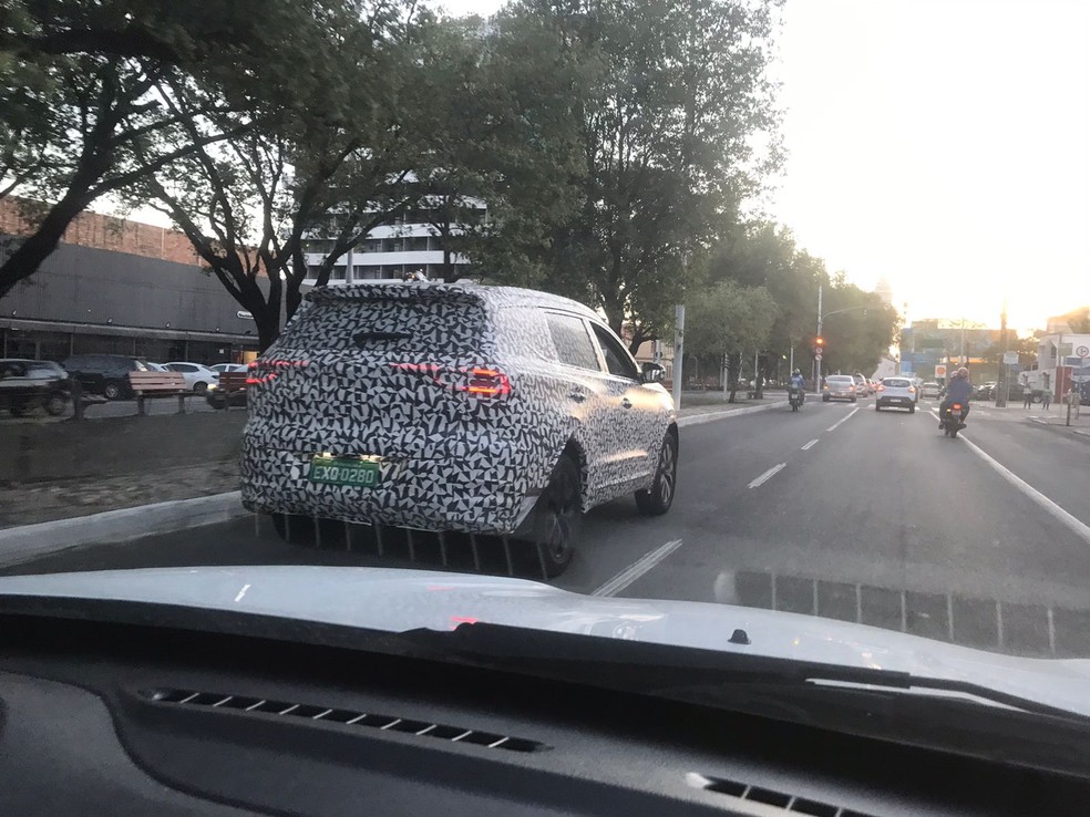 Flagrado apenas de traseira, Caoa Chery Tiggo 7 Pro terá mudanças mais significativas na frente — Foto: Renata Barros/Auto News Brasil