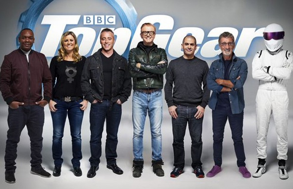 Equipe de apresentadores do Top Gear: Rory Reid, Sabine Schmitz, Matt LeBlanc, Chris Evans, Chris Harris, Eddie Jordan e The Stig (Foto: Reprodução) — Foto: Auto Esporte