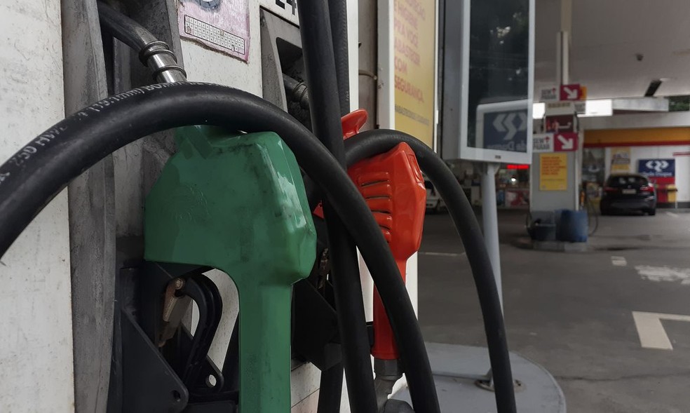Gasolina ou etanol? Tanto faz, o carro flex aceita os dois em qualquer proporção — Foto: Fernando Frazão (Agência Brasil) 