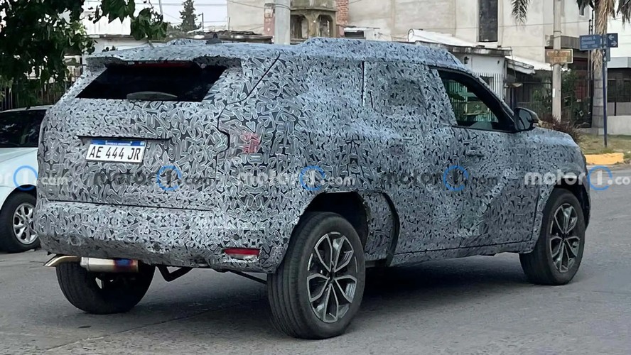 Mula da picape intermediária da Renault roda em testes em Córdoba, na Argentina