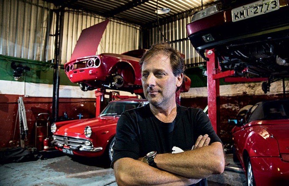 a importação está suspensa, mas as Alfas são a paixão de muraca, hoje mais empresário do que graxeiro, mas que não abre mão de pôr a mão na massa (Foto: Marcos Camargo) — Foto: Auto Esporte