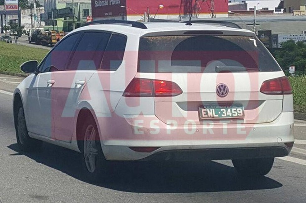 Flagramos a nova picape da Volkswagen sendo testada com carroceria de Golf Variant (Foto: Cleiton Narezi / Auto News Brasil) — Foto: Auto Esporte