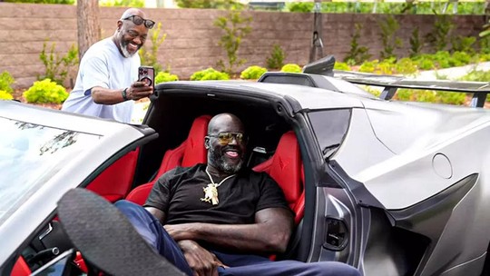 Shaquille O'Neal compra Chevrolet Corvette Z06 customizado para sua altura