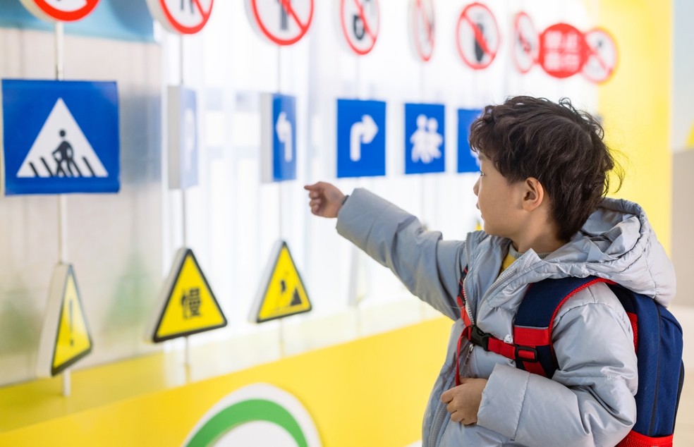 Observatório Nacional de Segurança Viária produziu material para introduzir normas de trânsito nas escolas, que até hoje não é utilizado — Foto: Getty Images
