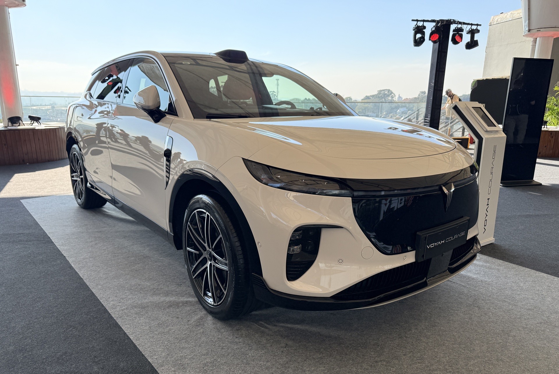 Carros elétricos DFM Box e Vigo no Festival Interlagos 2026