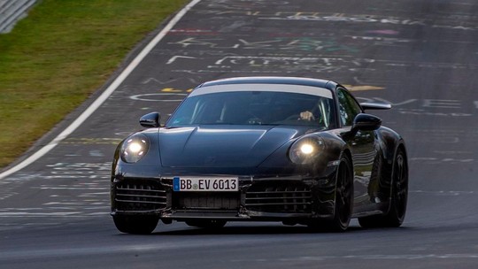 Primeiro Porsche 911 híbrido anda mais que similar a gasolina e está pronto