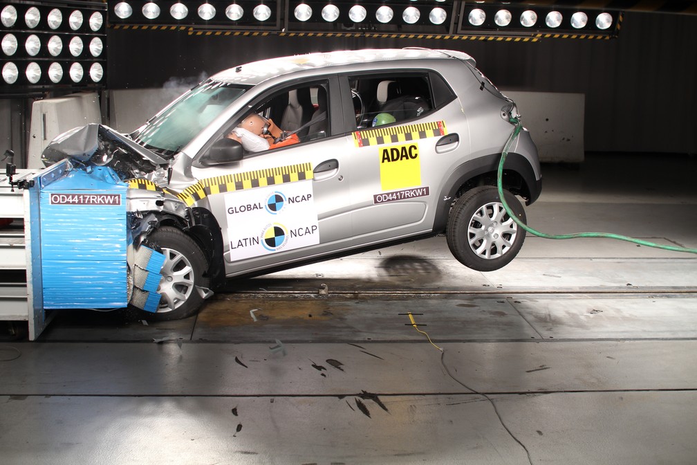 Renault Kwid recebeu 3 estrelas em teste de impacto — Foto: Latin NCap/Divulgação