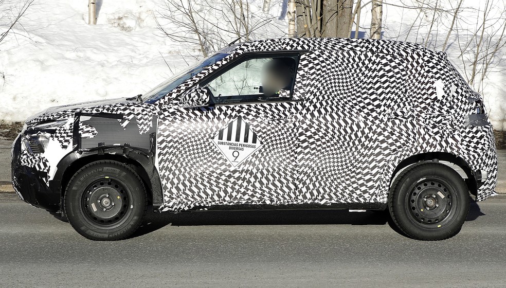 Os pneus 195/65 R15 têm perfil elevado para acompanhar o perfil SUV do hatch da Citroën — Foto: Automedia