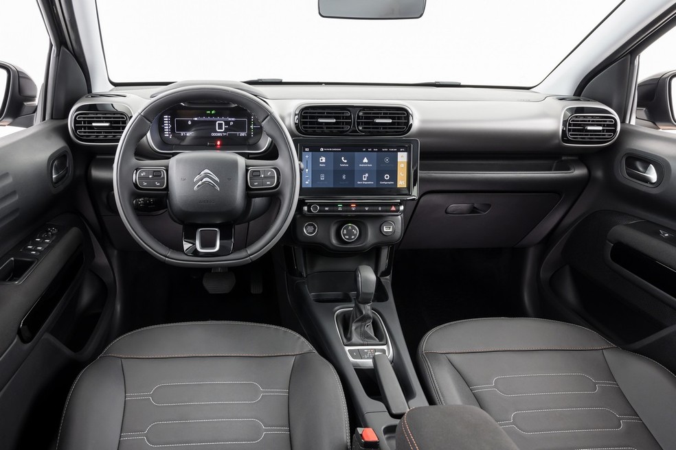 Citroën C4 Cactus tem bancos de tecido até na versão topo de linha — Foto: Divulgação
