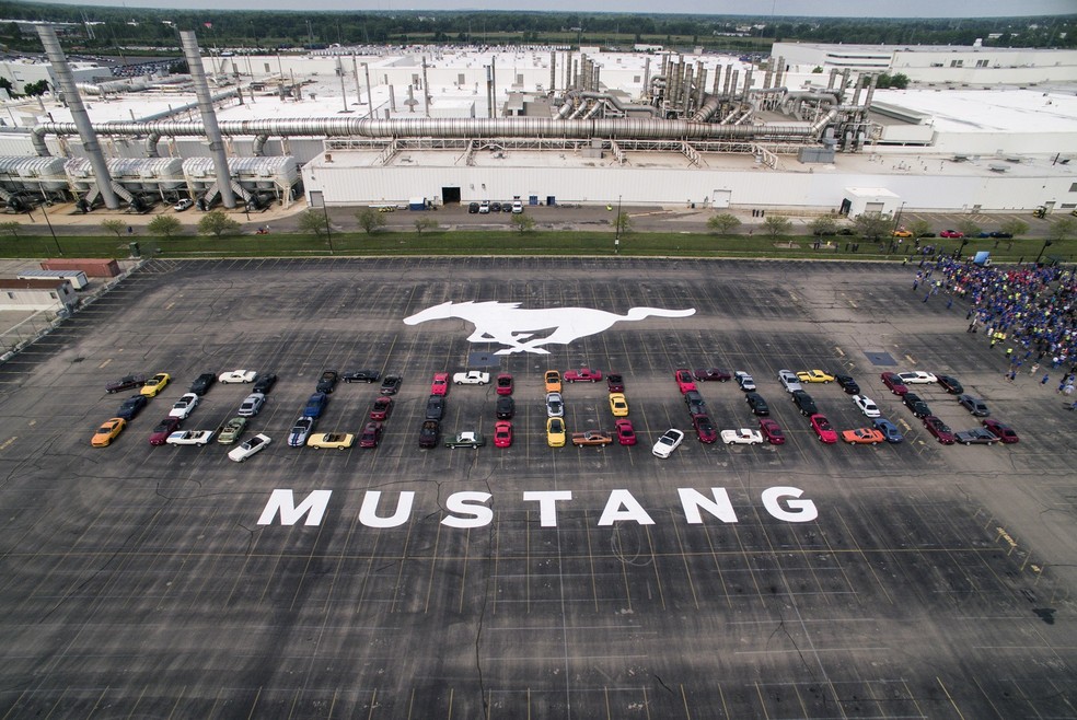 Mustang completou 10 milhões de unidades produzidas. Empresa fez comemoração em Michigan, nos EUA — Foto: Ford/Divulgação