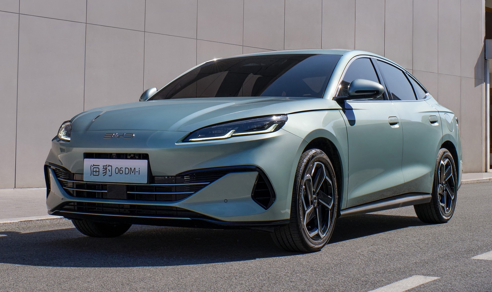 BYD Seal 06: novo sedã híbrido plug-in é registrado no Brasil