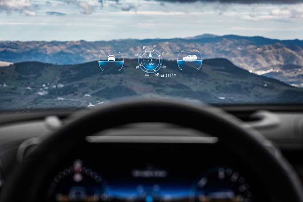 Sistema BMUX da Mercedes conta com navegação de realidade aumentada — Foto: Divulgação
