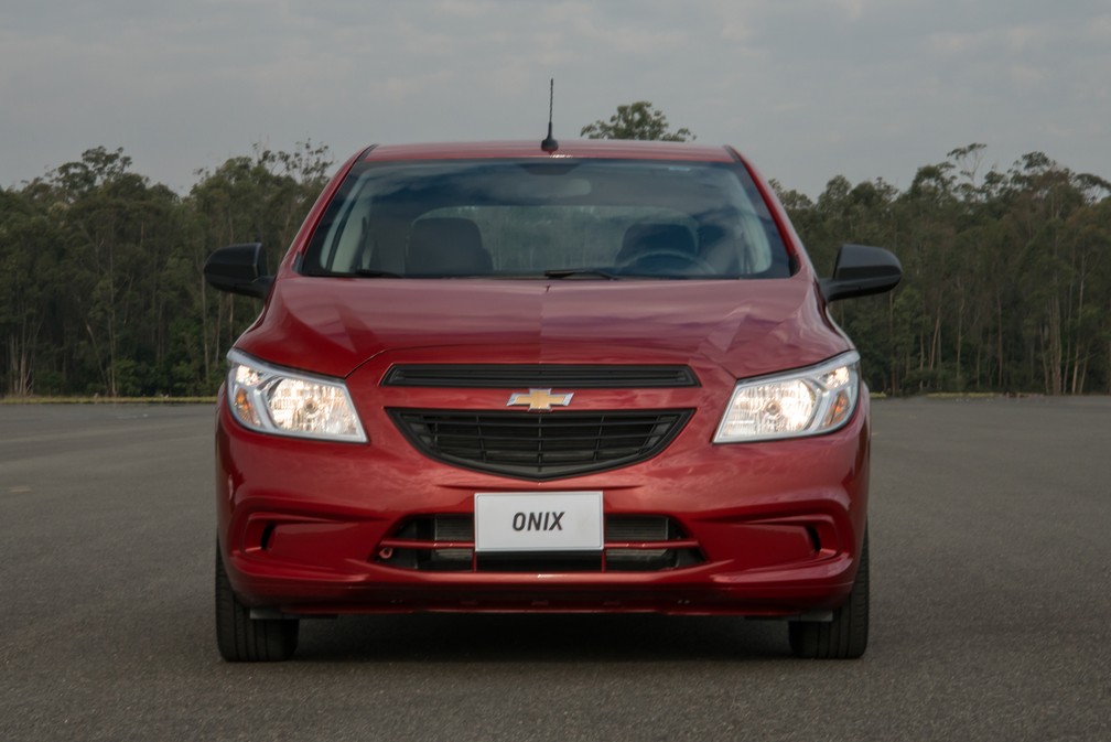 Chevrolet Onix Joy 2017 — Foto: Divulgação