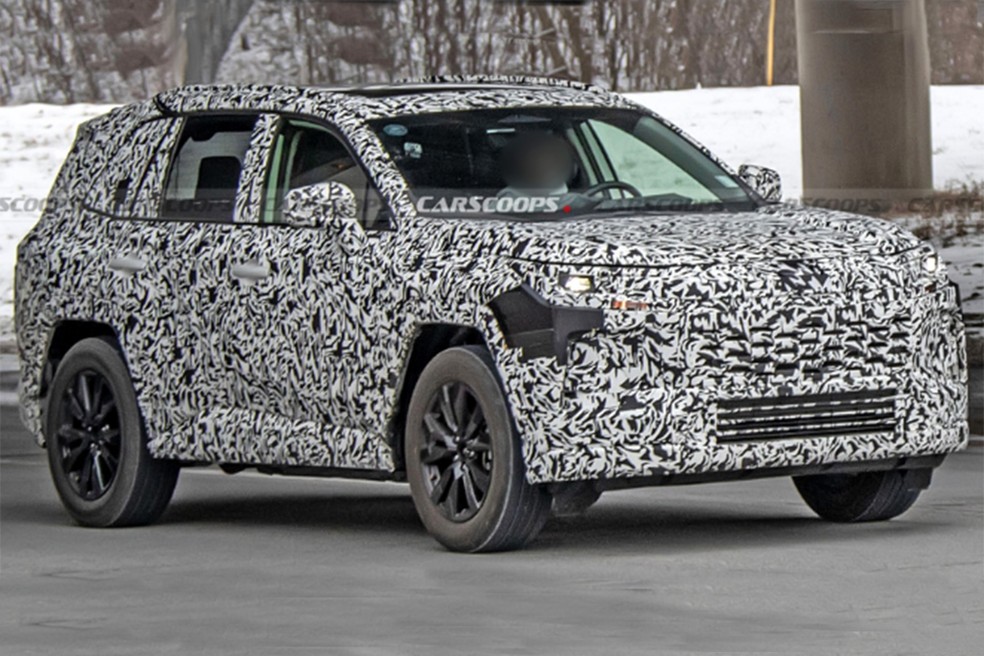 Flagra do novo Toyota RAV4 nos Estados Unidos — Foto: Reprodução/Carscoop