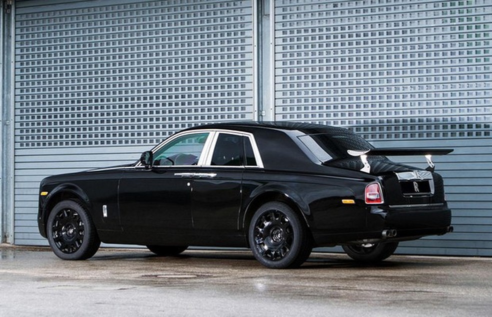 Rolls-Royce revela mula de novo SUV de luxo (Foto: Divulgação) — Foto: Auto Esporte
