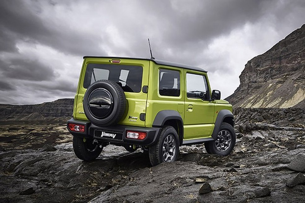 A suspensão do novo Suzuki Jimny é por eixos rígidos para ajudar nos obstáculos (Foto: Divulgação) — Foto: Auto Esporte