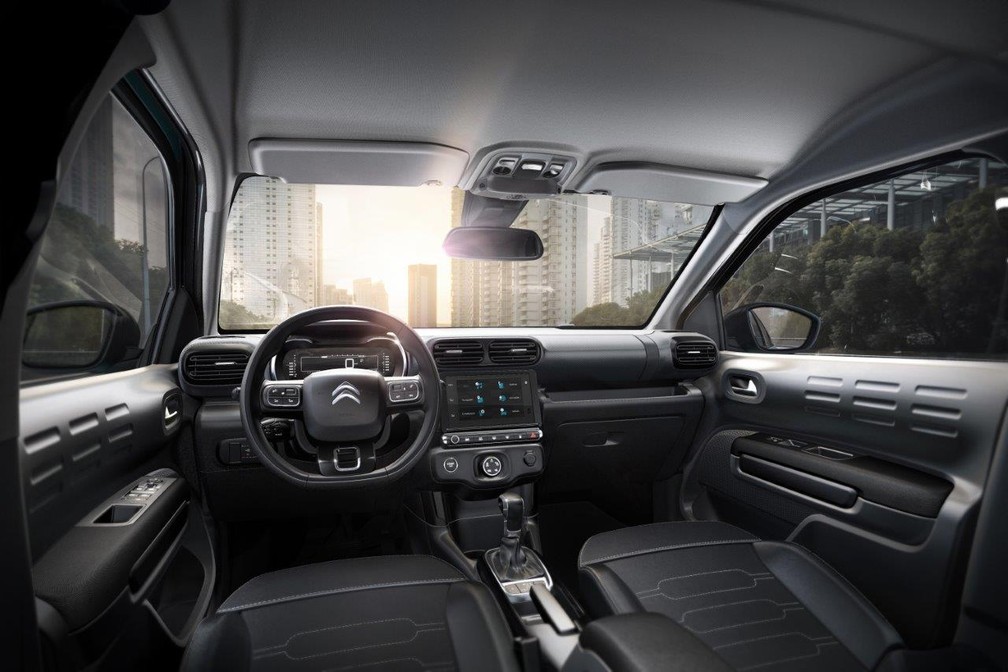 Interior do Citroën C4 Cactus brasileiro — Foto: Divulgação
