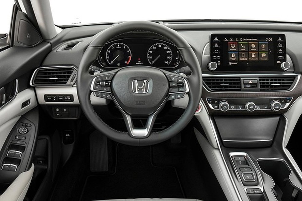 A versão Touring é a única da gama com head-up display (Foto: Divulgação) — Foto: Auto Esporte