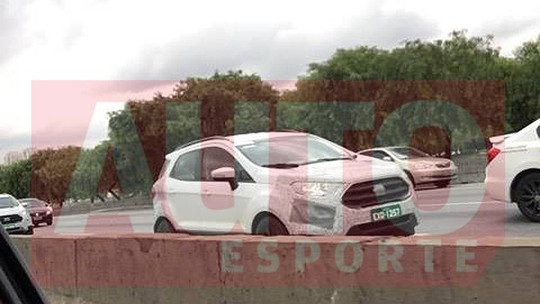Flagra do novo Ford Ecosport confirma estepe na traseira