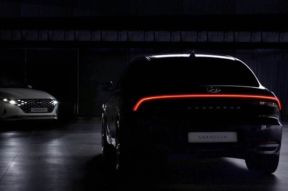 Um filete de LEDs liga as lanternas do Azera (Foto: Divulgação) — Foto: Auto Esporte