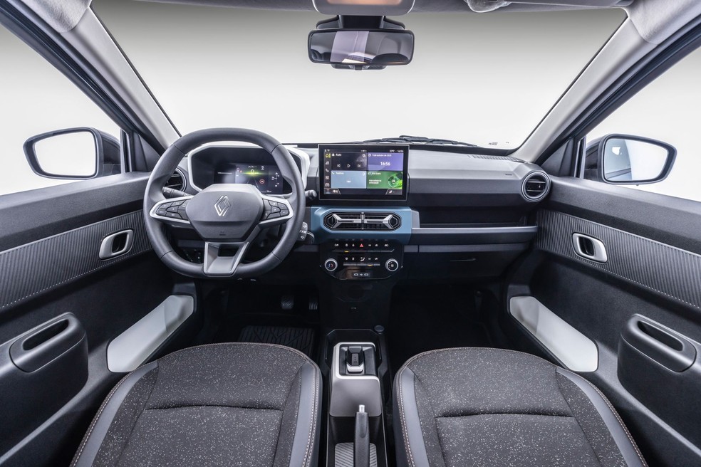 Renault Kwid E-Tech 2026 mudou bastante na cabine e traz nova central multimídia  — Foto: Divulgação/Renault
