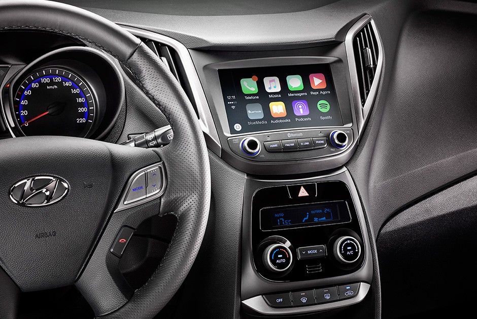 Sistema Apple CarPlay em simulação na tela do Hyundai HB20X 2016