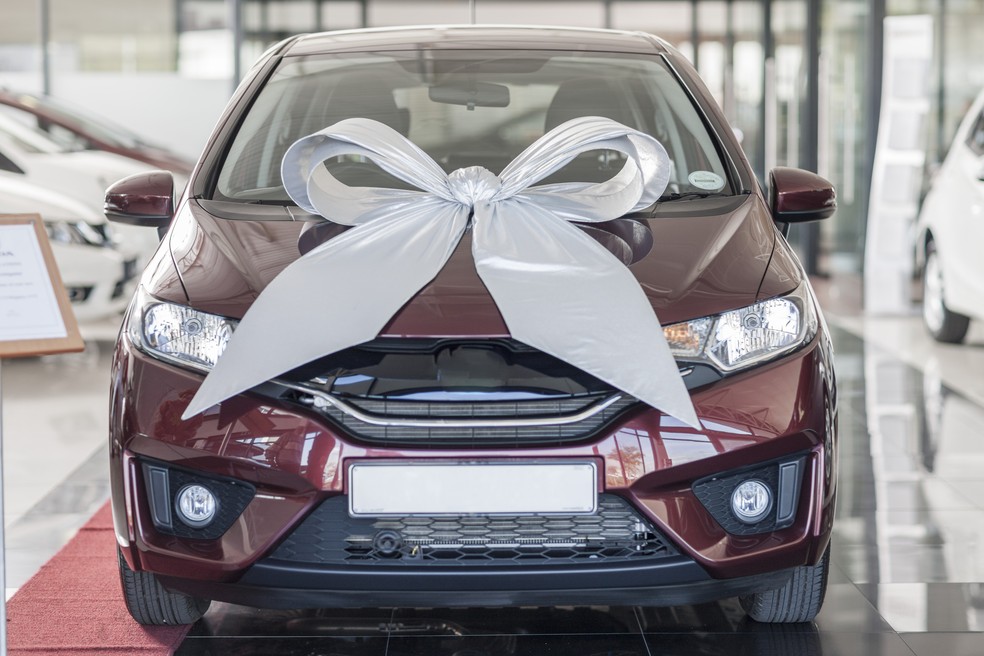 Mesmo com o nome sujo, comprar um carro novo pode ser possível através do consórcio, pois aprovação depende da administradora — Foto: Getty Images