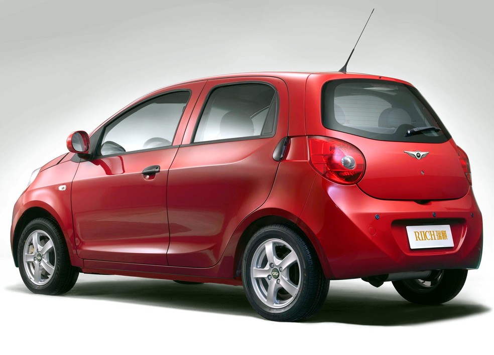 Chery S-18 chegou para ser o sucessor do QQ, mas saiu de linha dois anos depois — Foto: Divulgação
