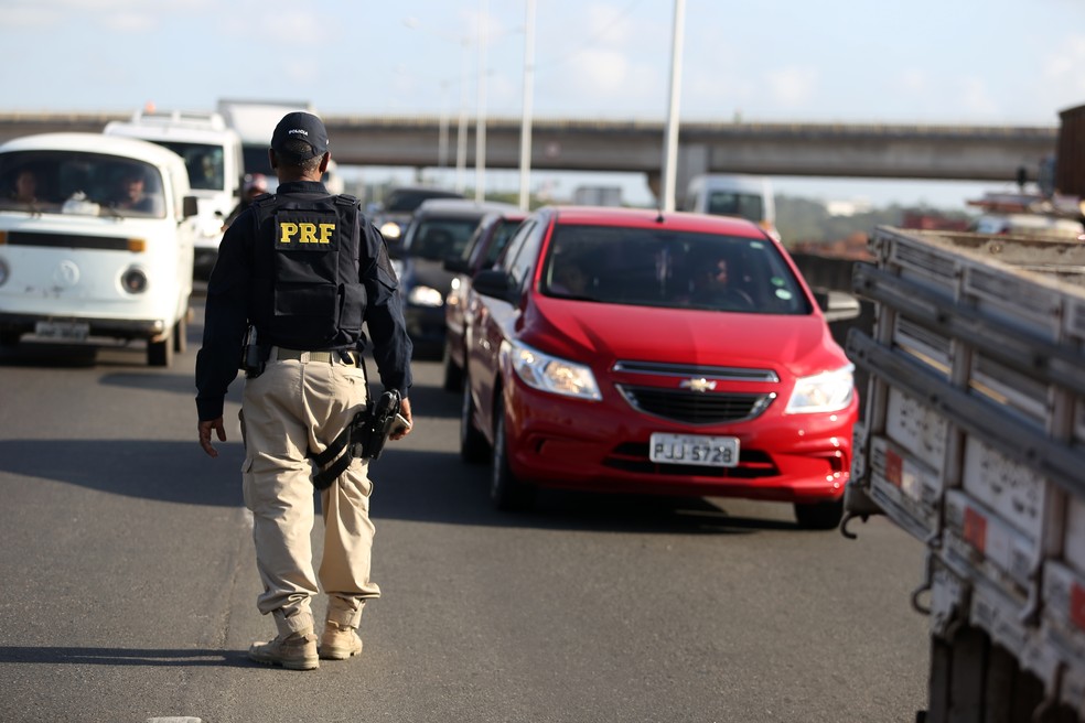 A Polícia Rodoviária Federal é autorizada a aplicar multas em estradas federais  — Foto: Joa Souza/Getty Images