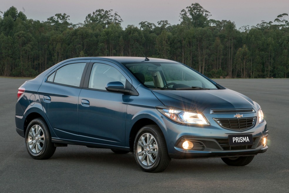 Chevrolet Prisma LTZ é sedã com bom espaço, porta-malas grande e mecânica confiável — Foto: Divulgação/Chevrolet