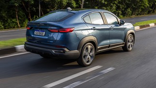 Fiat Fastback híbridos 2025 - traseira dinâmica — Foto: Divulgação