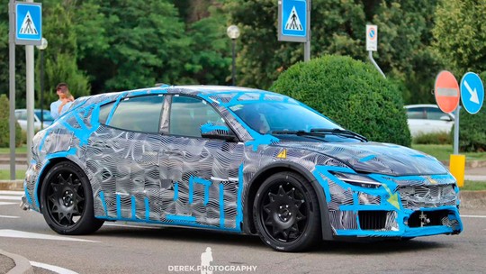Primeira Ferrari elétrica da história tem data de lançamento; saiba quando