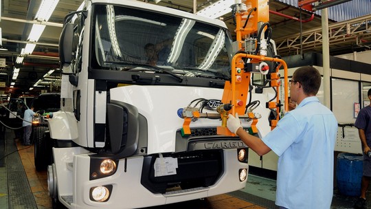 Venda de caminhões deve saltar até 30% no Brasil em 2018, segundo projeções
