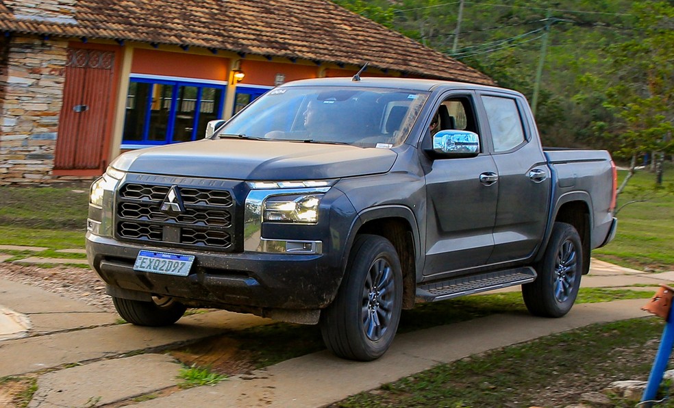 Nova Mitsubishi Triton ficou maior do que a atual geração — Foto: Divulgação