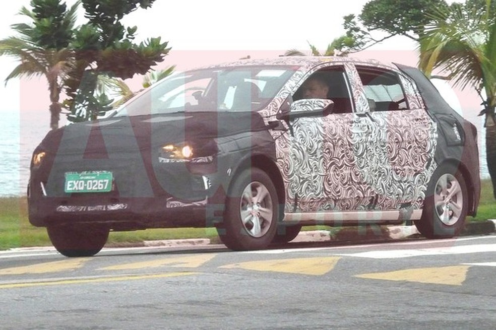 Novo Chevrolet Onix foi flagrado no litoral de São Paulo (Foto: Oswaldo Palermo/Auto News Brasil) — Foto: Auto Esporte