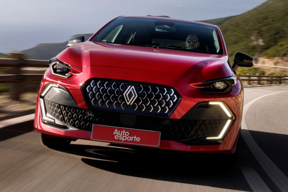 A potência máxima do Renault Clio E-Tech é de 158 cv  — Foto: Divulgação