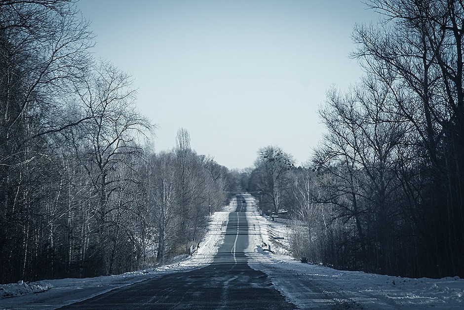 Estrada dentro da zona de exclusão de Chernobyl