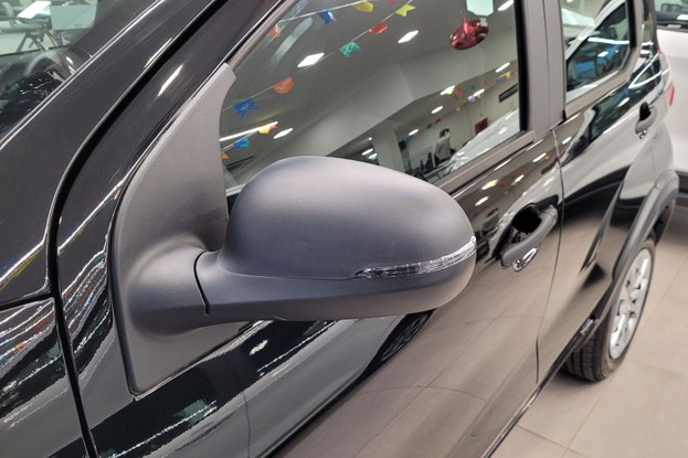 Fiat Mobi Like 2025 - retrovisor e maçanetas