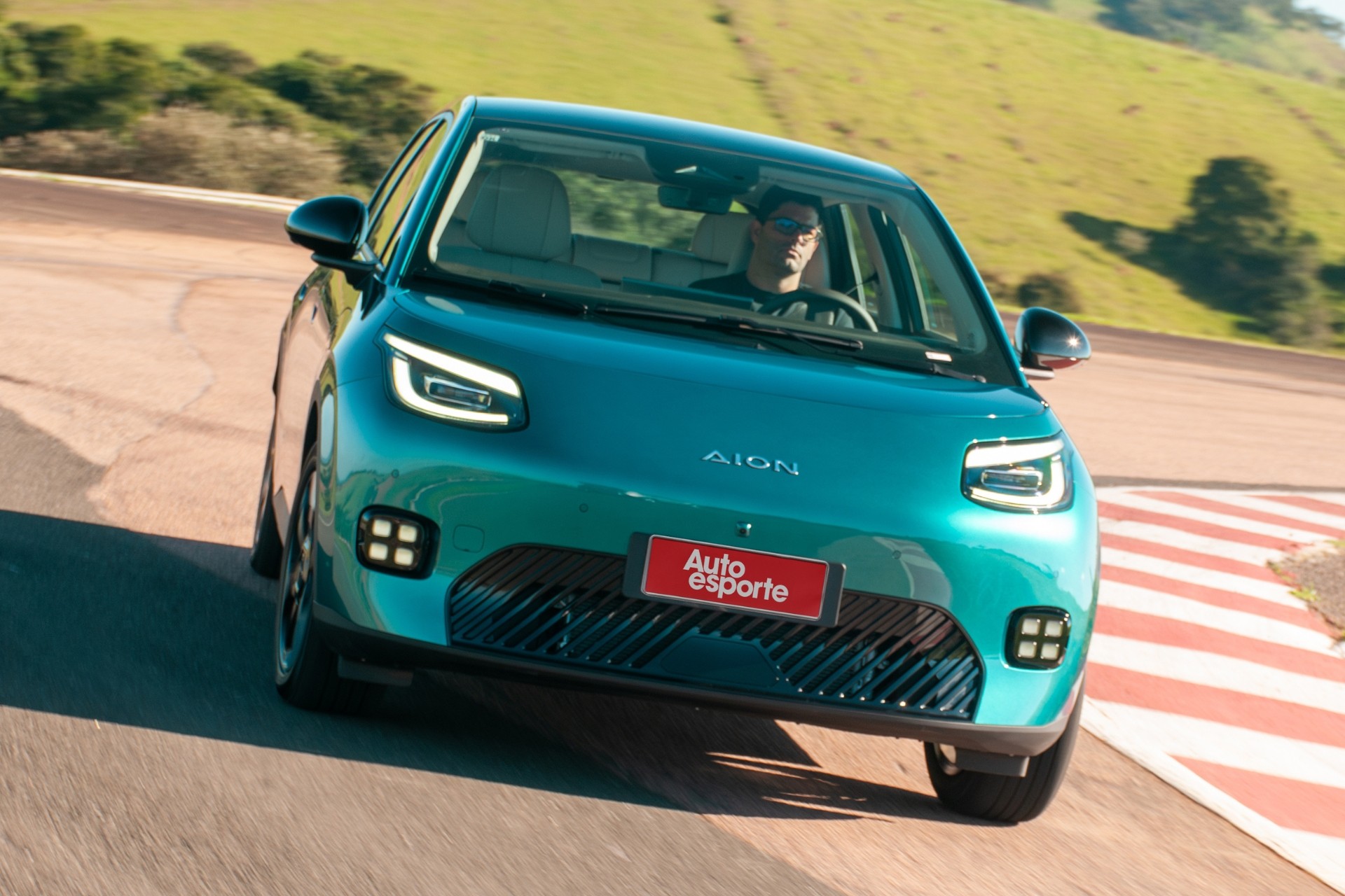 Teste: GAC Aion UT chega depois de BYD Dolphin e Geely EX2, mas é melhor?