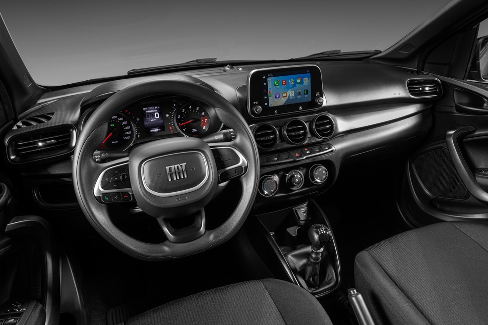 Fiat Cronos tem câmbio manual nas versões Drive 1.0 e 1.3 — Foto: Divulgação